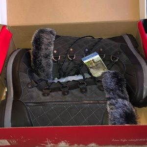 NEW Bearpaw Women’s Gwyneth Waterproof boots